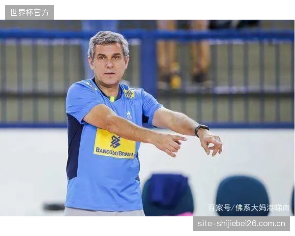 外籍训练师指出新秀基本功短板，建议加强科学力量训练。